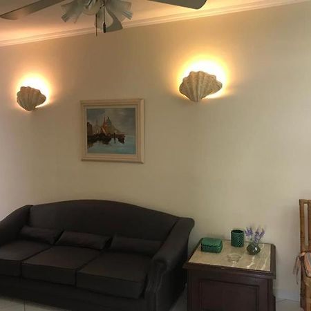 Apartamento na Praia de Pitangueiras-Guarujá à 50mt da praia e comércio perto Extérieur photo